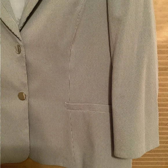 JM STUDIO~BLUE PINSTRIPE~BLAZER~SIZE 16 - Picture 7 of 8